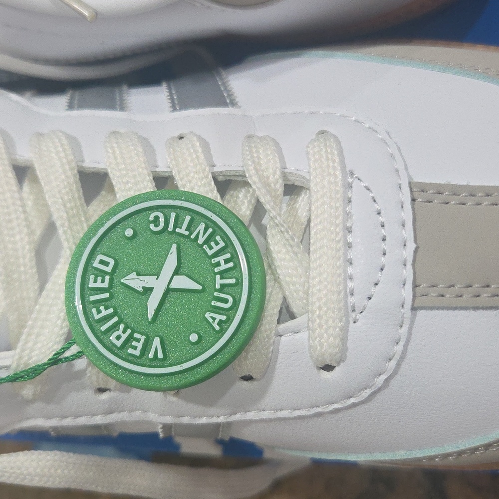 Beautiful Adidas Samba OG Tennis Shoes. Brand New! Unisex, M 8.5, W 9.5. - Picture 11 of 15